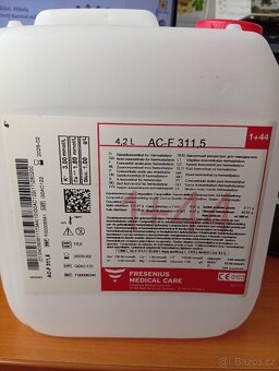 Plastové kanistry na 4,2 l - použité, čisté se - 6