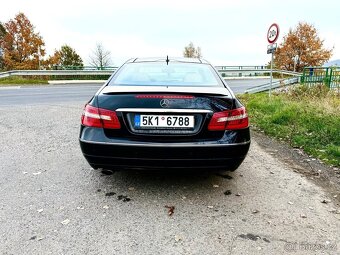 Mercedes-Benz E 220 CDI Coupé (2011) - 6