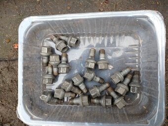 Zimní plechová sada mercedes 16" + nové šrouby - 6