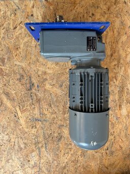 Elektromotor s prevodovkou 45 ot/min - 6
