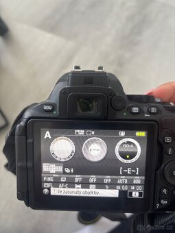 Nikon D5600 + objektiv + 2 baterie s nabíjecí krabičkou - 6