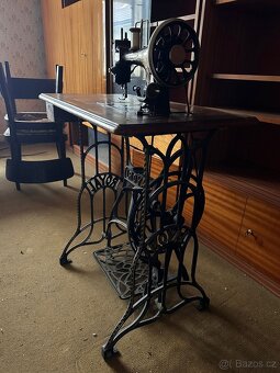 Šicí stroj ROYAL - 6