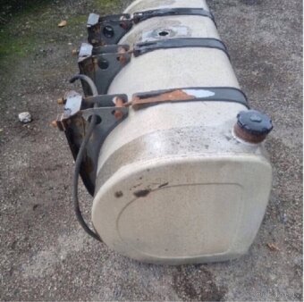 Nádrž Volvo Renault na prodej 700litru - 6