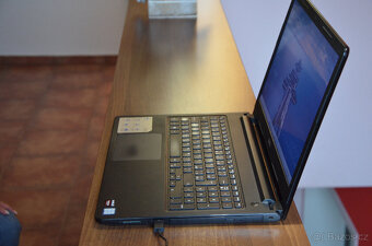 Dell Vostro 15 (3568) i7/16GB/SSD 256GB/Radeon R5 - 6