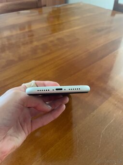 Apple iPhone XR - 6