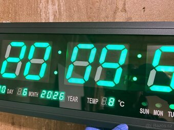 Digitální nástěnné hodiny (zelené) - 6