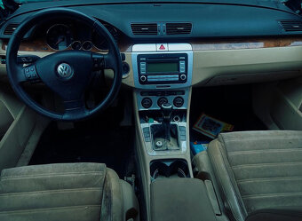VW Passat B6 kombi r.v. 2008 černá metalíza kód barvy LC9X - 6