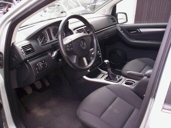 Mercedes-Benz B180 i - 6