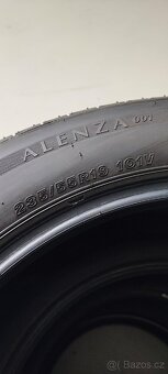 235/55/19 Bridgestone Alenza, DOT 2723, vzorek 8.2mm-7.5mm. - 6