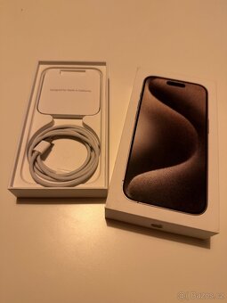 Apple iPhone 15 Pro 256 GB Přírodní titan - 6