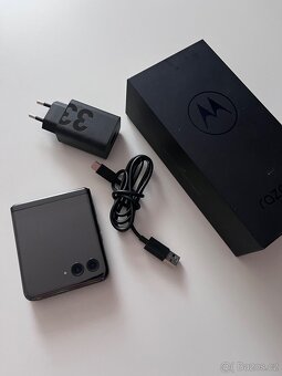 Motorola Razr 40 Ultra / 256GB - 6