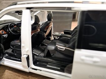 Mercedes Benz V-Klasse Model 1:18 - 6