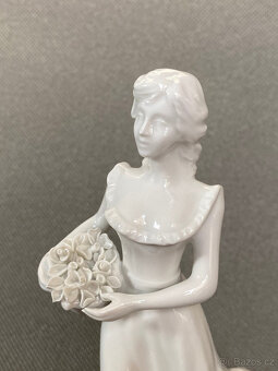 Royal Dux Porcelánová soška Květinářka 18 cm - 6