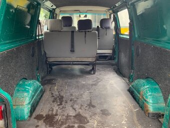 Volkswagen T4. 50kW 1896cm3 skříň 6 míst long. Transportér - 6