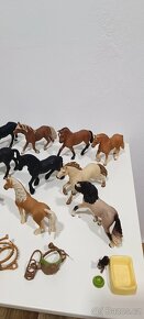 Schleich koně a příslušenství. - 6
