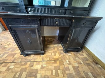 Starožitný nábytek - skříň, příborník, stůl, skříňky - 6