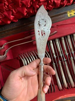 Prodám set stříbrných příborů pro 12 osob 3500g stříbra - 6