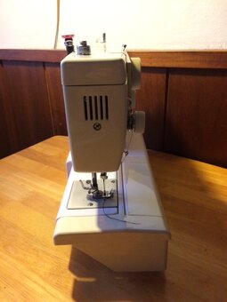 Šicí stroj - - 6