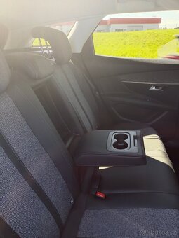 Peugeot 3008 Allure PureTech 1.2 96kW - 6