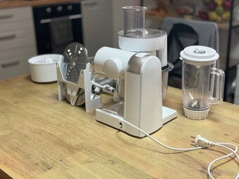 Kuchyňský robot Bosch MUM 4880 - 6