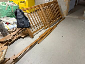 Dubové schodiště, dřevo rozebrané - 6