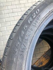 235/45/20 prodám sadu pneu - 6
