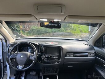 Mitsubishi Outlander III 2,0 4x4 r.v.2019 7míst - 6