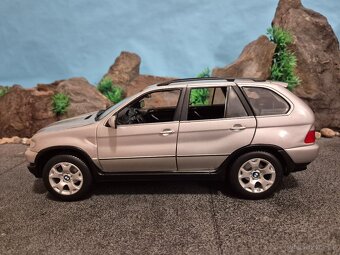 Prodám model 1:18 BMW X5 KYOSHO - 6