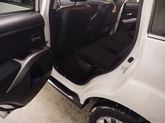 Mitsubishi Outlander 2.3 ,4x4 manuál 7 míst .r.v 2011 , - 6