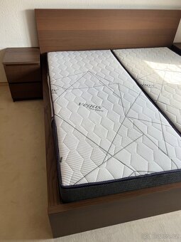 Postel IKEA MALM 180x200cm včetně dvou nočních stolků - 6