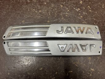 Predám bočné lišty nádrže s nápisem JAWA 350/634 - 6