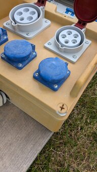 Staveništní rozvaděč SCHRACK – 400V / 230V, jističe, chránič - 6