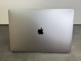 MacBook Pro 15'' 2018 / i9 / 32GB / 1TB SSD / Space Gray - - 6