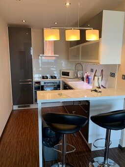 Pronájem bytu 2+kk, 48 m2 s lodžií, ulice Novodvorská - 6