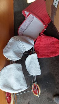 Červený dětský kočárek - 6