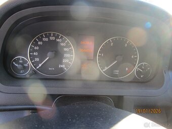 Mercedes- Benz A 180 - 6