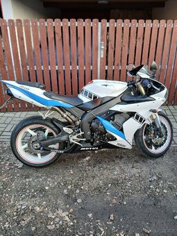 Yamaha YZF R1 - 6
