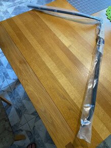 Prodám okenní lištu Mercedes W124 A1246782030 - 6