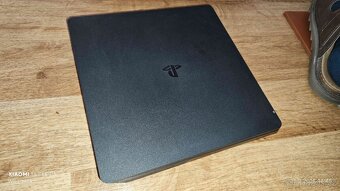 PS4ka 500GB+ 4x ovladač + 11 her - 6