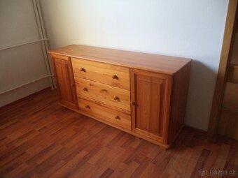 Stylová dřevěná komoda – kombinace šuplíků a dvířek - 6