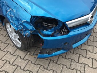 Opel Tigra TwinTop Sport - havarované - 6