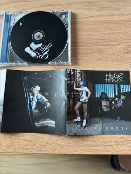 Hugo Toxxx – Legální drogy + Ilegální kecy (2×CD) - 6