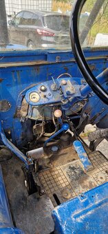 Traktor Zetor 25 - 6
