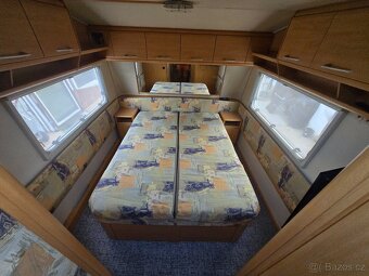 Unikátní prostorný karavan Kanus 750 s vysouvacím bokem - 6