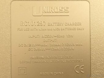 Univerzální nabíječka baterií Uniross - 6