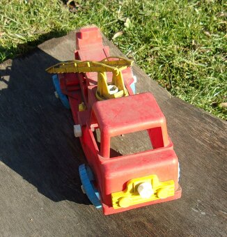 Neúplné retro hračky - 6