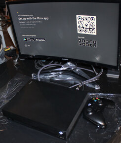 Xbox One X Black 1TB - kompletní balení - 6