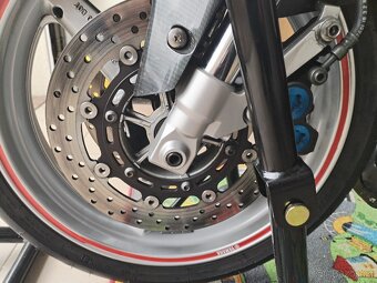 Yamaha R1 - 6