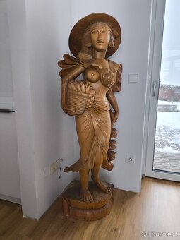 Socha ženy, dřevo, výška 150 cm. - 6
