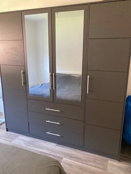 Šatní skříň - 6